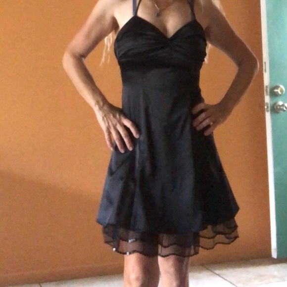 Zum Zum by Niki Livas Dresses & Skirts - Zum Zum by Niki Livas Dress Juniors size 3 Cocktail dress Little black dress 3/4